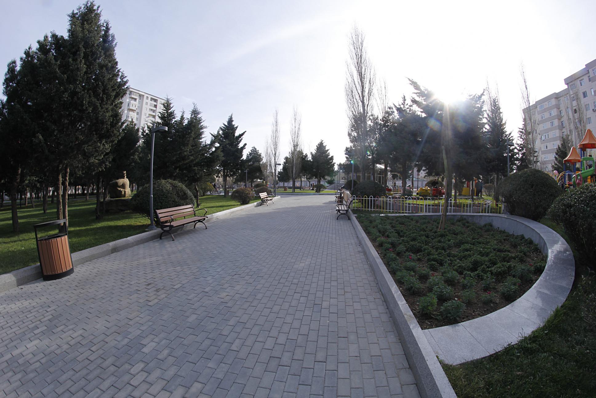 Yeni Yasamal yaşayış massivindəki istirahət parkı